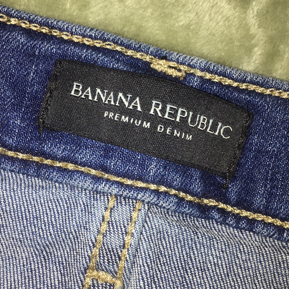 Banana Republic Mid Rise Short - Picture 4 of 5